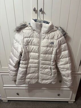 The North Face Women's Cream Packable Down Puffer with Faux Fur Hood, small